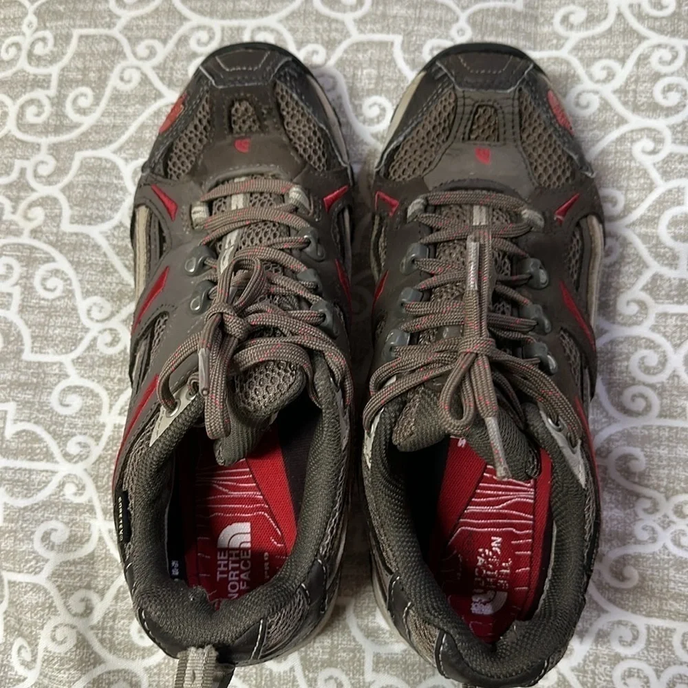 WOMENS sz 7.5 north face shoes gore-tex